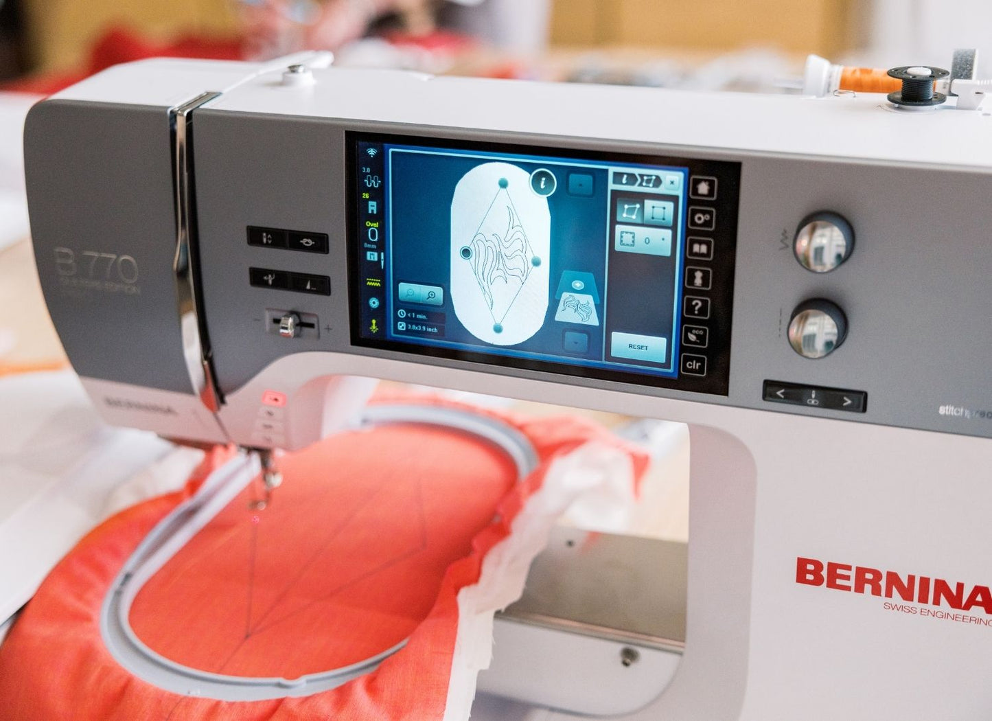 BERNINA B770 QE PRO mit SDT Stickmodul