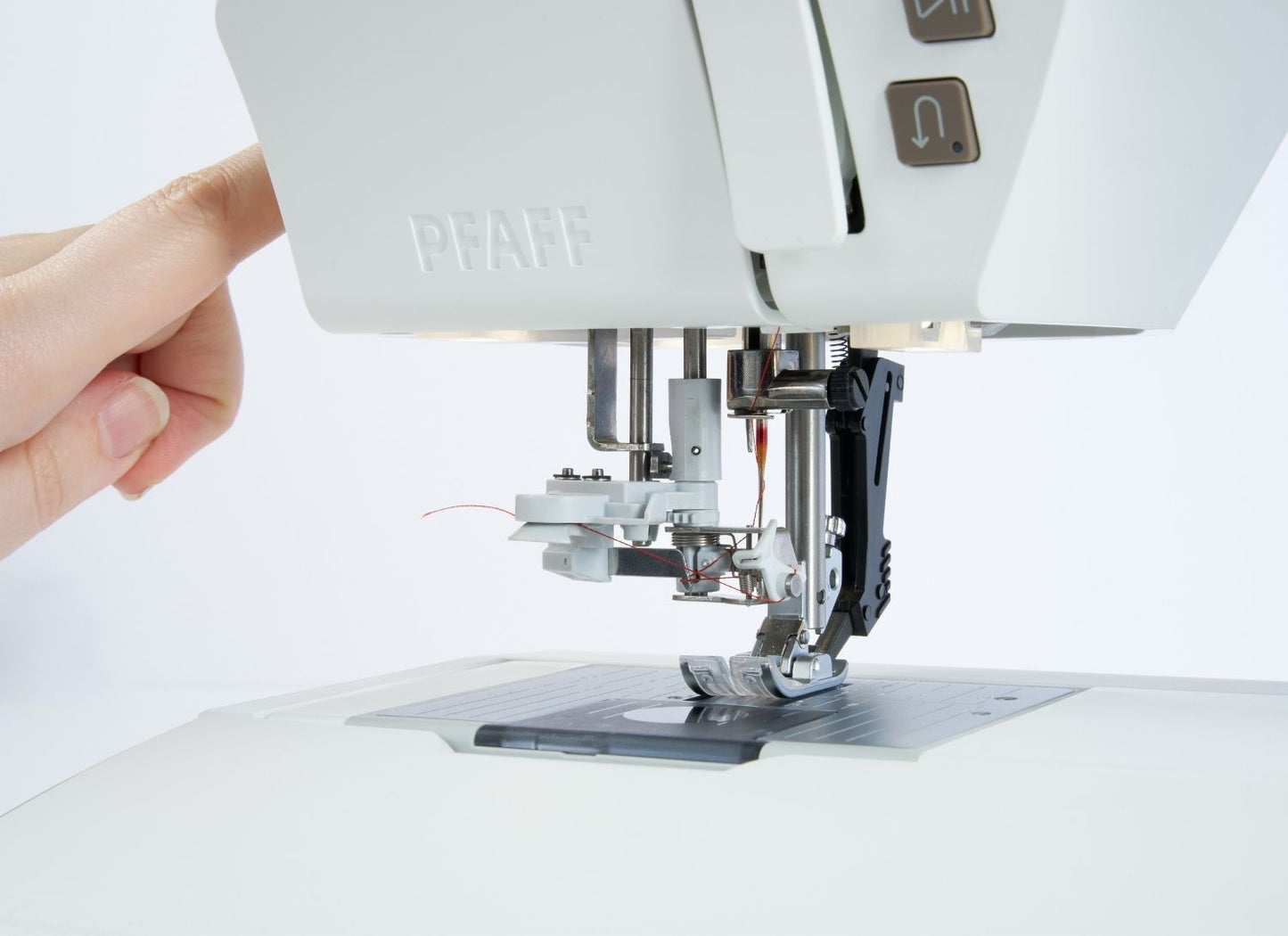 Pfaff creative elevate 680 mit Stickmodul