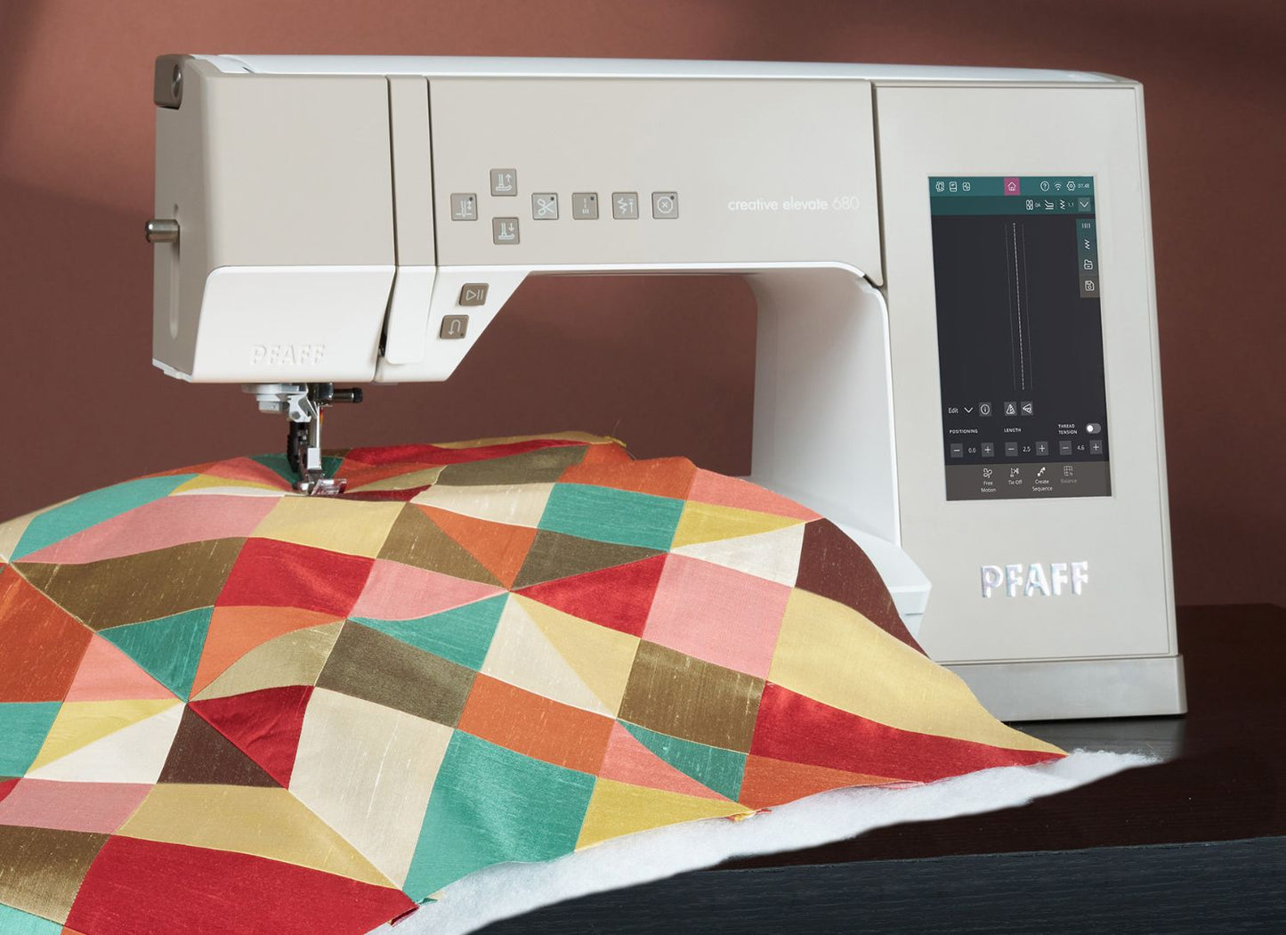 Pfaff creative elevate 680